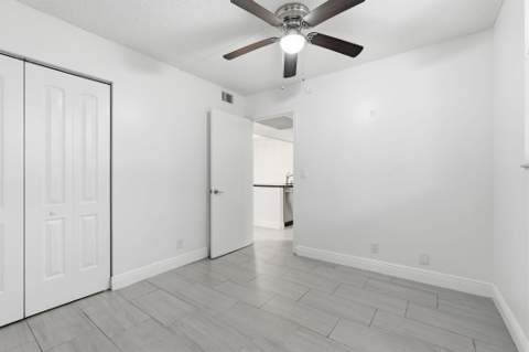 9325 Lagoon Place #405, Davie FL - photo 20 of 43
