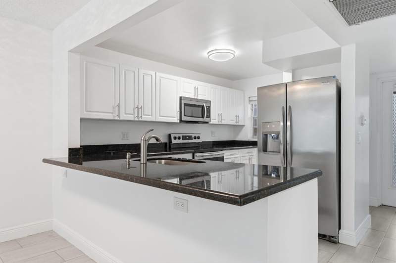 2 bedroom Condominium at 9325 Lagoon Place #405, Poinciana 9 Pine Island Ridge, Davie — photo 3