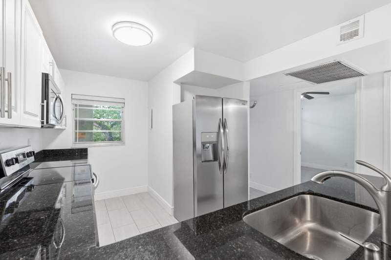 2 bedroom Condominium at 9325 Lagoon Place #405, Poinciana 9 Pine Island Ridge, Davie — photo 4