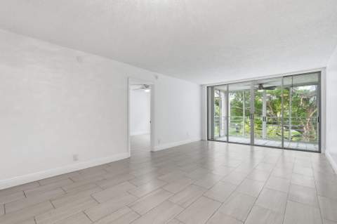 9325 Lagoon Place #405, Davie FL - photo 12 of 43