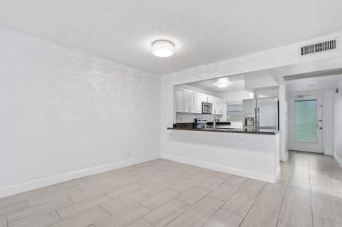 9325 Lagoon Place #405, Davie FL - photo 14 of 43