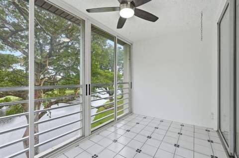 9325 Lagoon Place #405, Davie FL - photo 22 of 43