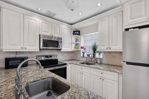181 Coventry H, West Palm Beach FL - photo 8 of 33