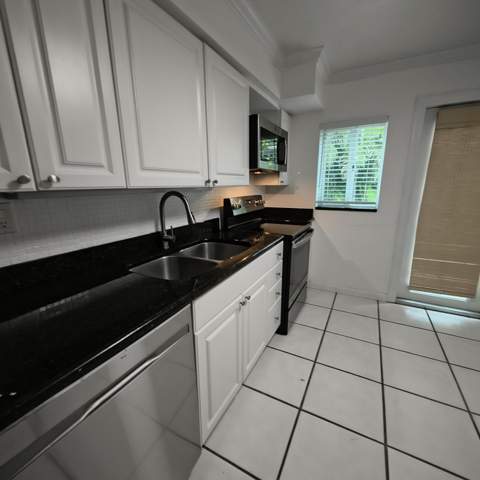 5631 NE 5th Terrace, Oakland Park FL - photo 8 of 22