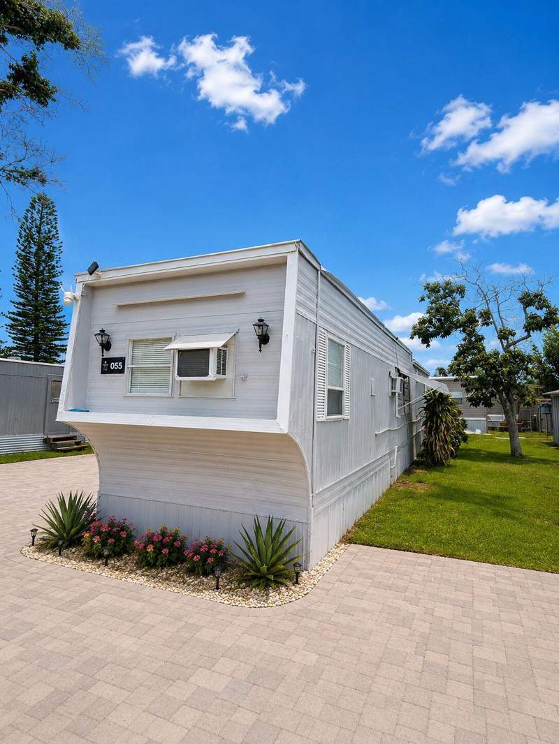 2 bedroom Mobile Home at 11411 SE Federal Highway #55, Hobe Village Mobile Home Park, Hobe Sound — photo 4