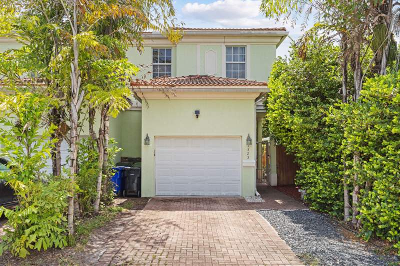 3 bedroom Townhouse at 1323 NE 5th Terrace #1323, Progresso, Fort Lauderdale — photo 2