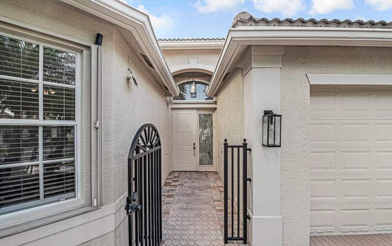 3 bedroom Single Family Residence at 8225 La Jolla Vista Lane, Valencia Shores , Lake Worth — photo 2