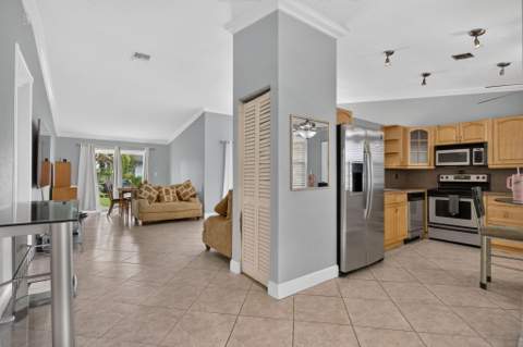 7516 NW 88th Terrace, Tamarac FL - photo 9 of 32