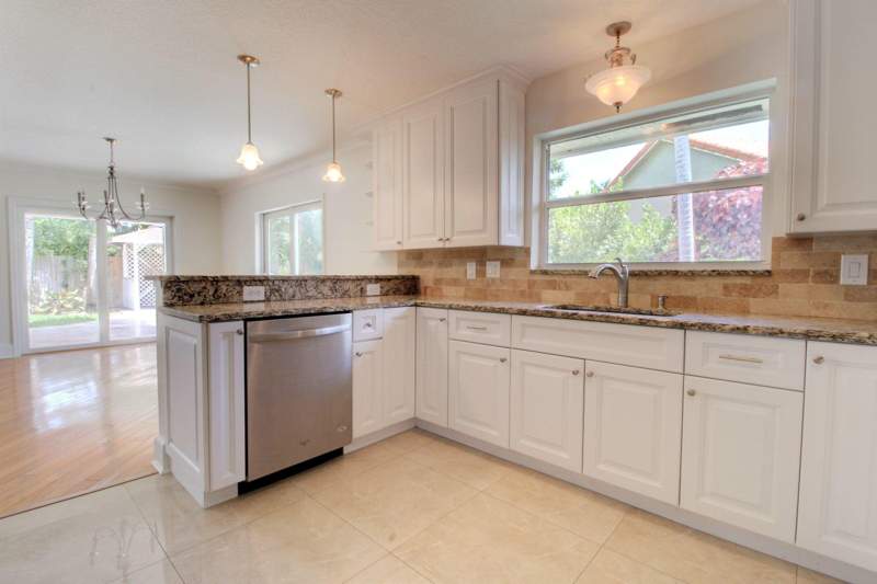 3 bedroom Single Family Residence at 949 Greensward Lane, Fox Hollow, Delray Beach — photo 5