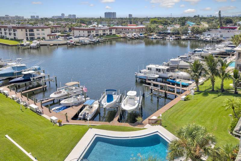 2 bedroom Condominium at 326 Northlake Drive #201, Northlake Villas Condo, North Palm Beach — photo 2