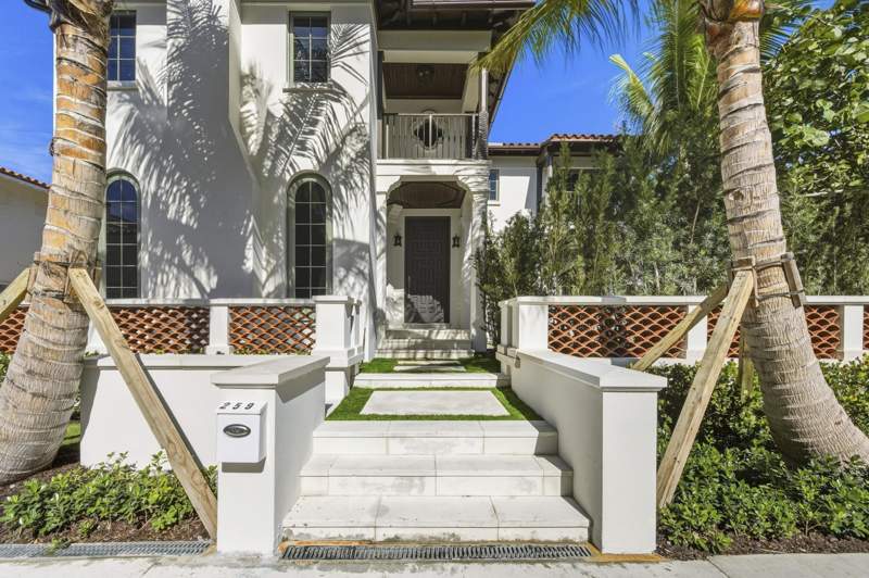 4 bedroom Single Family Residence at 259 Oleander Avenue, Erbs Daisy E Add, Palm Beach — photo 2