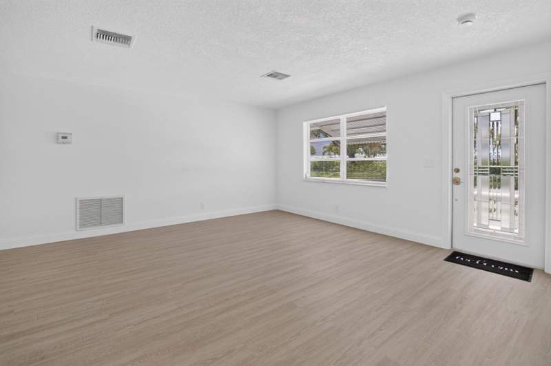 3 bedroom Single Family Residence at 2080 SW 13th Way, Palm Beach Leisureville Sec 8, Boynton Beach — photo 2