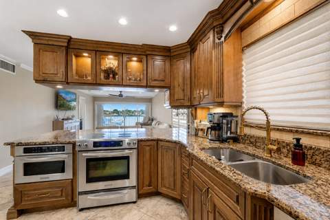 326 Northlake Drive #201, North Palm Beach FL - photo 9 of 28