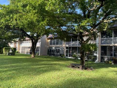 120 Lake Meryl Drive #220, West Palm Beach FL - photo 14 of 23