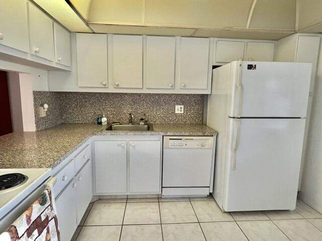 1 bedroom Condominium at 120 Lake Meryl Drive #220, Golden Lakes Village Condo E, West Palm Beach — photo 3