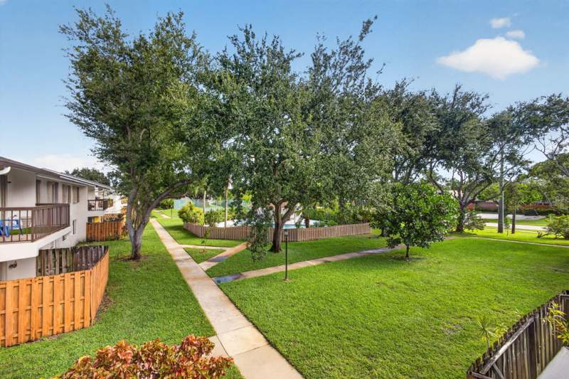 2 bedroom Condominium at 3404 Gardens E Drive #21B, Glenbrook Condo, Palm Beach Gardens — photo 2