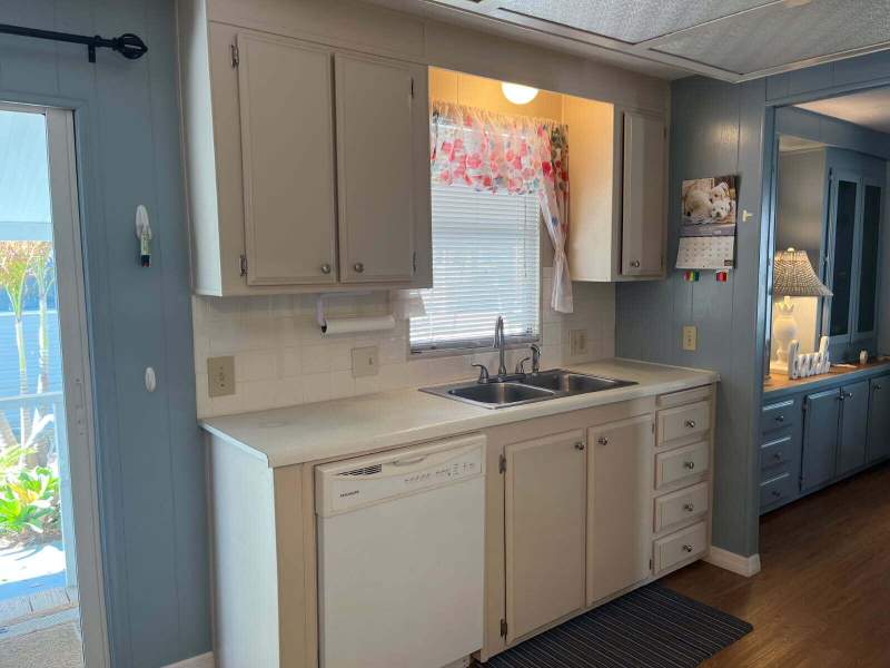 2 bedroom Manufactured Home at 304 Mockingbird Ave Avenue, Sandhill Shores, Fort Pierce — photo 3
