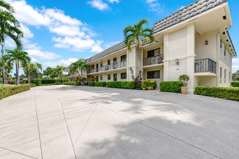 2 bedroom Condominium at 326 Northlake Drive #201, Northlake Villas Condo, North Palm Beach — photo 3