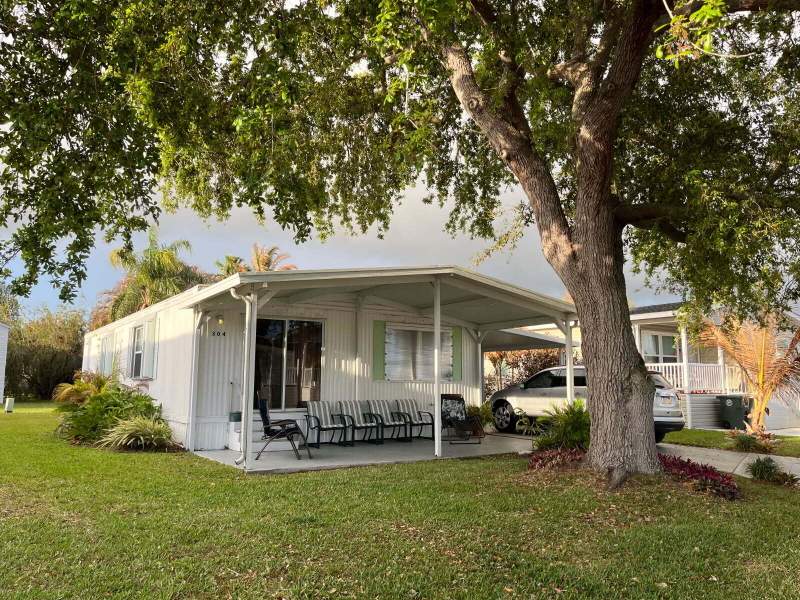 2 bedroom Manufactured Home at 304 Mockingbird Ave Avenue, Sandhill Shores, Fort Pierce — photo 2