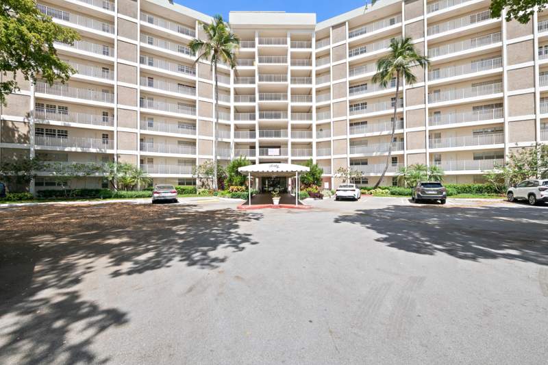 2 bedroom Condominium at 3051 N Course Drive #211, No 40 Palm-Aire Country Club, Pompano Beach — photo 3