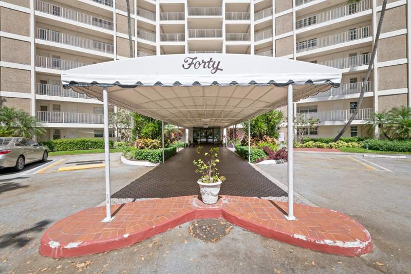 2 bedroom Condominium at 3051 N Course Drive #211, No 40 Palm-Aire Country Club, Pompano Beach — photo 4