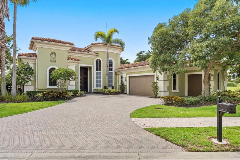 4 bedroom Single Family Residence at 117 SE San Priverno, Tesoro Plat No 2, Port St. Lucie — photo 2