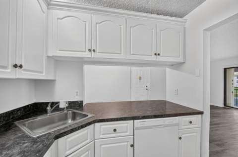 623 Sea Pine Way #E2, Greenacres FL - photo 6 of 22