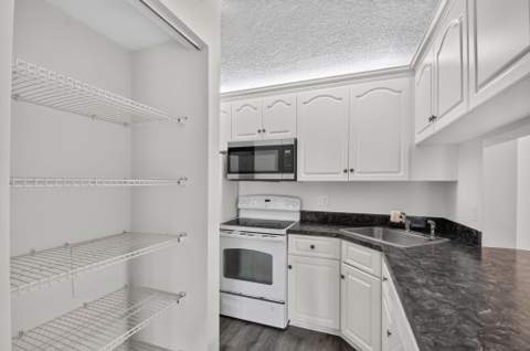 623 Sea Pine Way #E2, Greenacres FL - photo 7 of 22