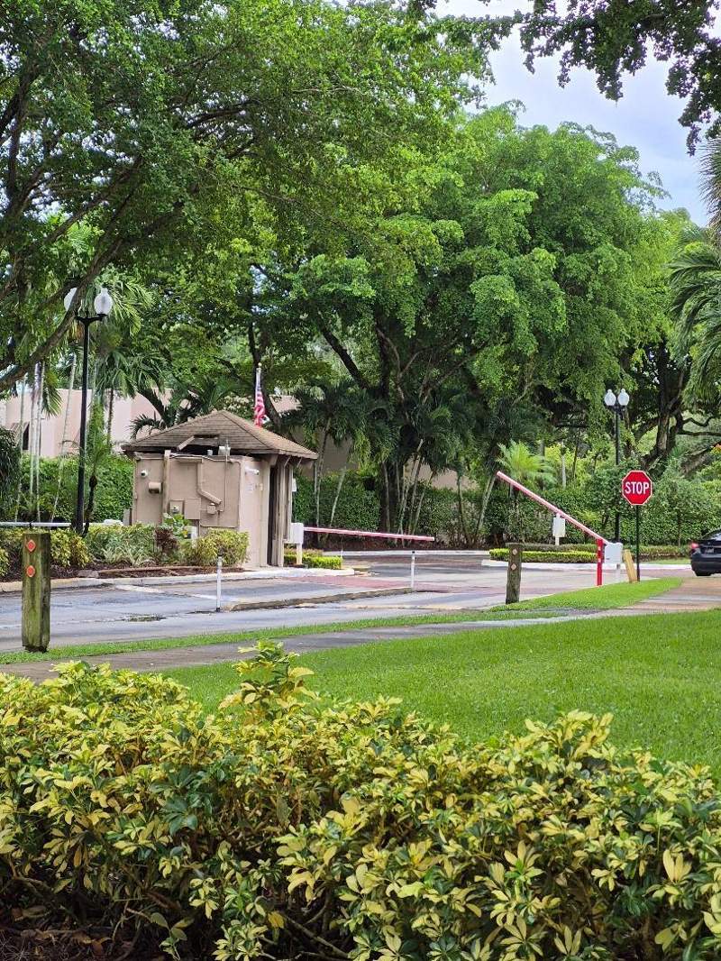 2 bedroom Townhouse at 1273 NW 122nd Terrace, Pembroke Lakes Section Seven, Pembroke Pines — photo 4