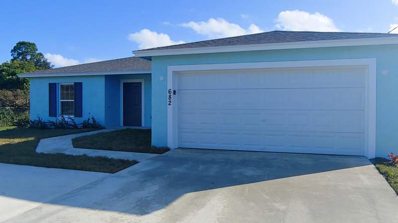 3 bedroom Single Family Residence at 682 SW Paar Drive, Port St Lucie Section 21, Port St. Lucie — photo 2