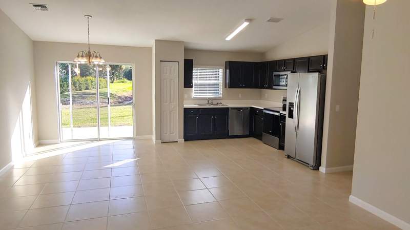 3 bedroom Single Family Residence at 682 SW Paar Drive, Port St Lucie Section 21, Port St. Lucie — photo 5