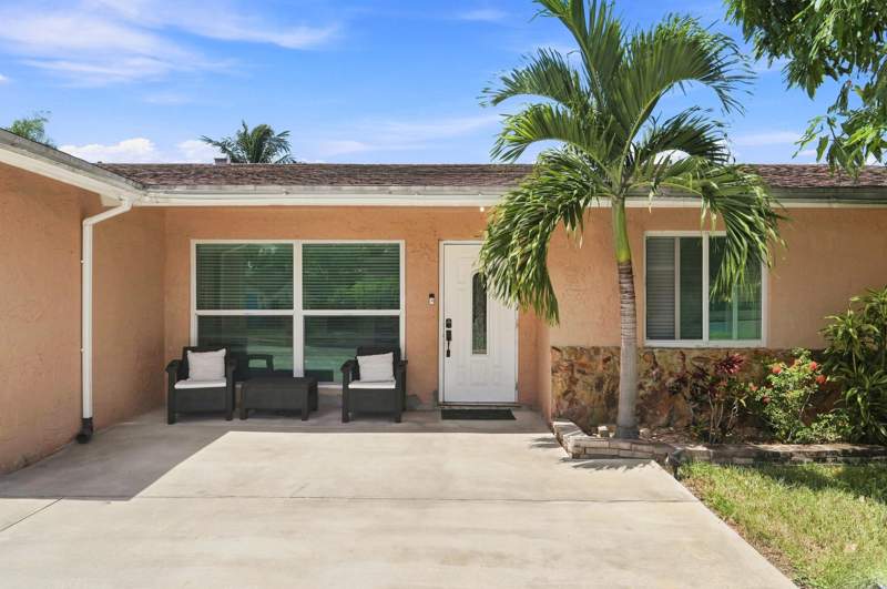4 bedroom Single Family Residence at 4665 NW 113th Avenue, Sunrise Golf Village Sec 26, Sunrise — photo 2