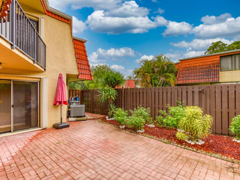 2 bedroom Townhouse at 23078 Oxford Place #Apt D, Boca Rio North, Boca Raton — photo 2