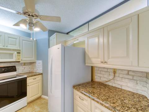 23078 Oxford Place #Apt D, Boca Raton FL - photo 17 of 58