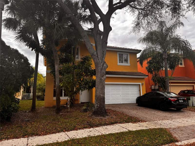 4 bedroom Single Family Residence at 1820 NW 78th Avenue, Walnut Creek, Pembroke Pines — photo 2