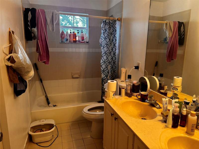 4 bedroom Single Family Residence at 1820 NW 78th Avenue, Walnut Creek, Pembroke Pines — photo 4