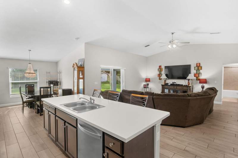 4 bedroom Single Family Residence at 936 SW Harvard Road, Port St Lucie Section 12, Port St. Lucie — photo 4