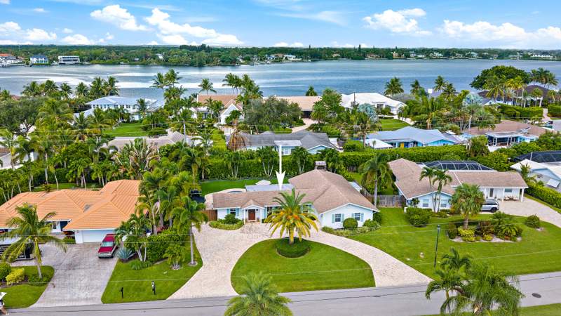 3 bedroom Single Family Residence at 215 Golfview Drive, Tequesta Country Club, Tequesta — photo 3