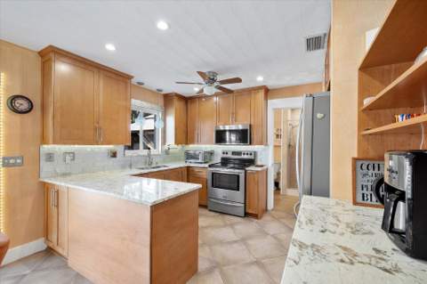 3241 NE 9th Terrace, Pompano Beach FL - photo 15 of 55
