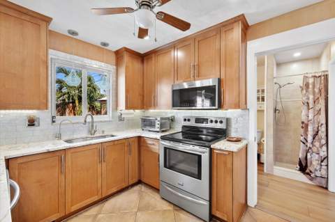 3241 NE 9th Terrace, Pompano Beach FL - photo 17 of 55