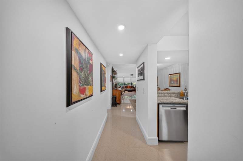 2 bedroom Condominium at 1719 Whitehall Drive #303, Condo 19 Of Whitehall Condos, Davie — photo 3