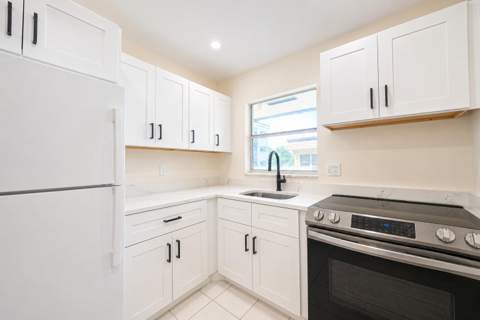 632 Snug Harbor Drive #D18, Boynton Beach FL - photo 7 of 30