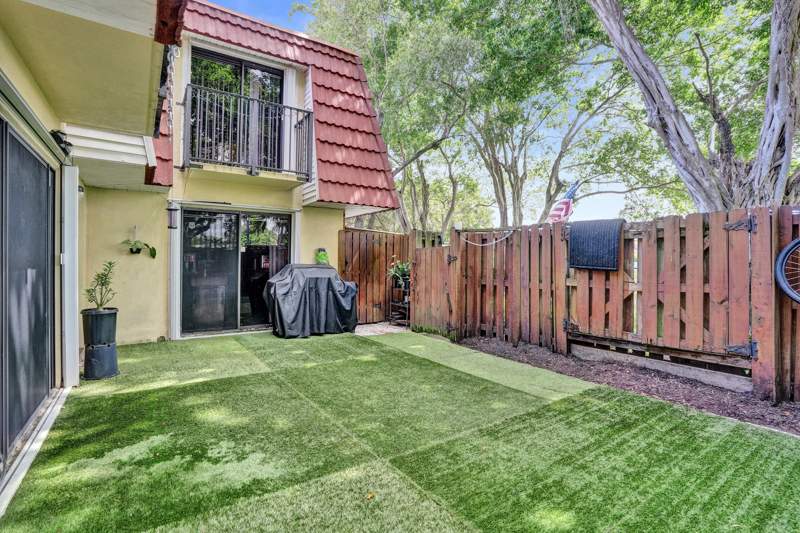 2 bedroom Townhouse at 9993 NW 7th Street, Jacaranda Parcel 610, Plantation — photo 2