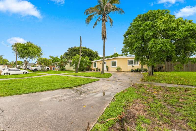 3 bedroom Single Family Residence at 730 Gardenia Drive, Palm Beach Colony Secs 1 And 2, Royal Palm Beach — photo 5