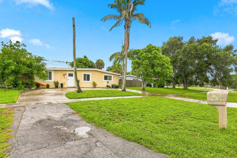 3 bedroom Single Family Residence at 730 Gardenia Drive, Palm Beach Colony Secs 1 And 2, Royal Palm Beach — photo 3