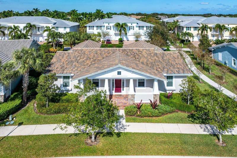 4 bedroom Single Family Residence at 1131 N Prescott Drive, Windsor Park At Abacoa Pl No 3, Jupiter — photo 5