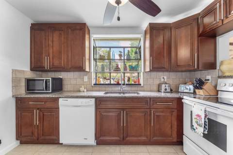 5040 Rose Hill Drive #206, Boynton Beach FL - photo 11 of 34