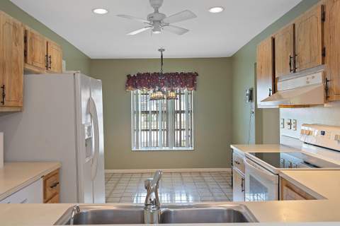 7184 Pine Manor Drive, Lake Worth FL - photo 11 of 47