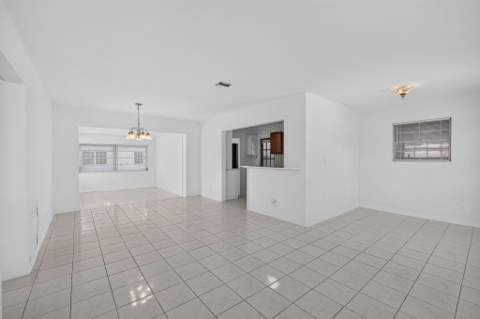 304 Cypress Drive, Lake Park FL - photo 8 of 82