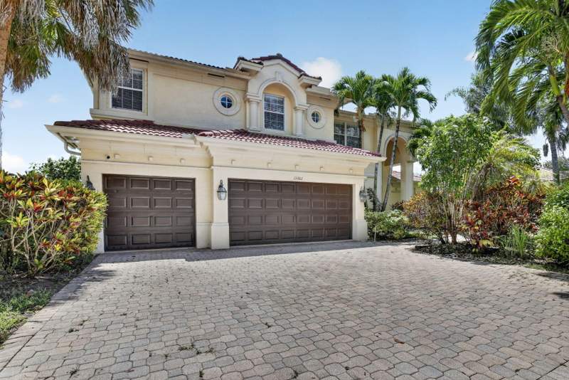 4 bedroom Single Family Residence at 13382 Lakepointe Circle, Country Glen, Cooper City — photo 2